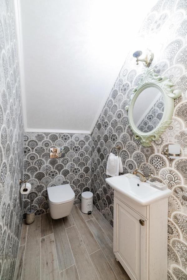 Vip Apartment On Duhnovicha Street .Free Parking. Uzhhorod Exterior foto